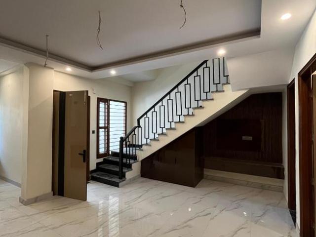 4 BHK Independent Builder Floor in Sector 17 Dwarka for resale New Delhi. The reference number is 20052825