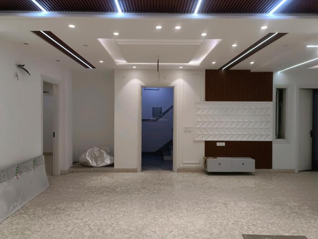 4 BHK Independent Builder Floor in Sector 20 Rohini for resale New Delhi. The reference number is 21140711