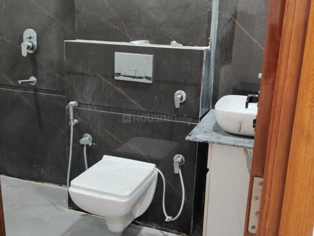 4 BHK Independent Builder Floor in Sector 24 Rohini for rent New Delhi. The reference number is 21266277