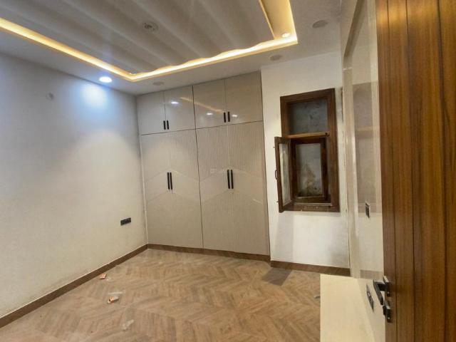 4 BHK Independent Builder Floor in Sector 24 Rohini for resale New Delhi. The reference number is 20807037