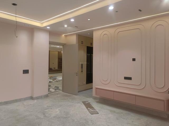 4 BHK Independent Builder Floor in Sector 17 Rohini for resale New Delhi. The reference number is 18954194