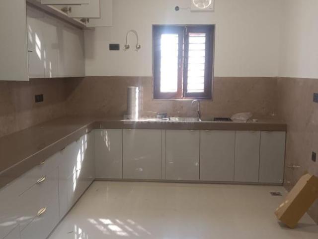 4 BHK Independent Builder Floor in Sector 31 for rent Faridabad. The reference number is 19474266