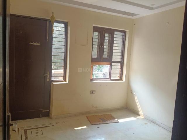 4 BHK Independent Builder Floor in Shalimar Bagh for rent New Delhi. The reference number is 21125435