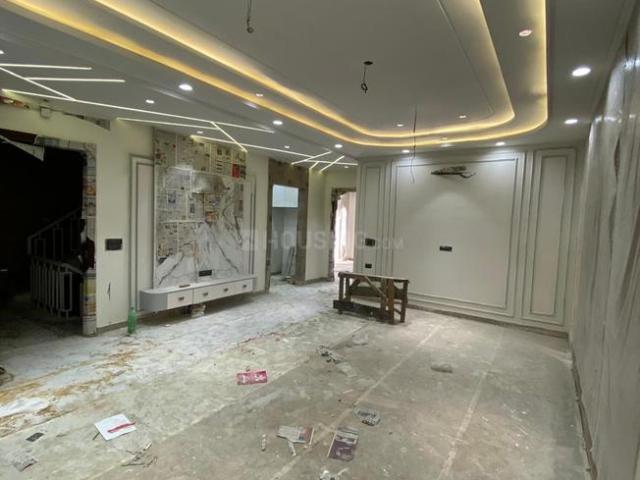 4 BHK Independent Builder Floor in Shalimar Bagh for resale New Delhi. The reference number is 19958028