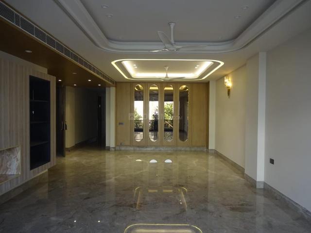 4 BHK Independent Builder Floor in South Extension II for resale New Delhi. The reference number is 19584520