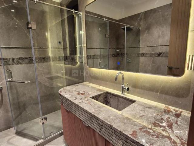 4 BHK Independent Builder Floor in South Extension II for resale New Delhi. The reference number is 20419770