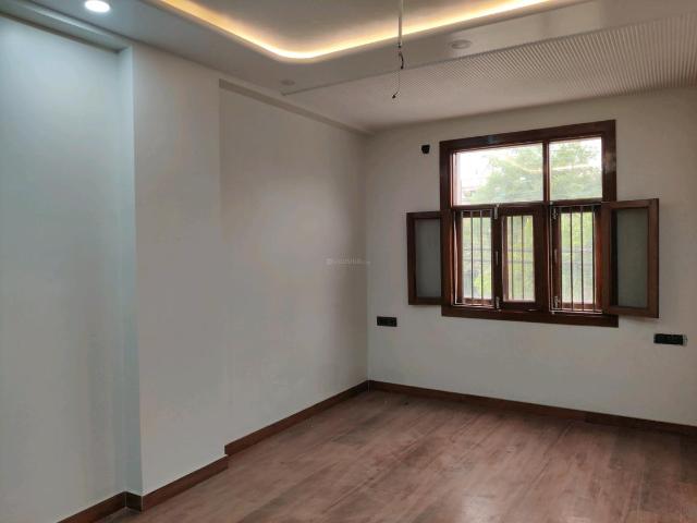 4 BHK Independent Builder Floor in Vaishali for resale Ghaziabad. The reference number is 19878363