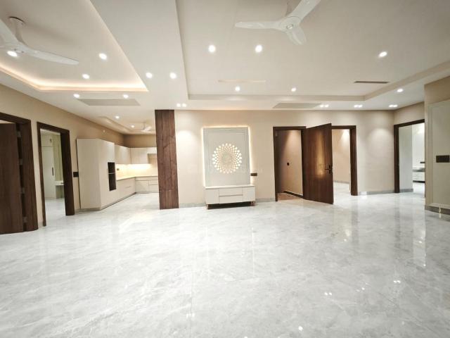 4 BHK Independent Builder Floor in Vaishali for resale Ghaziabad. The reference number is 20670964