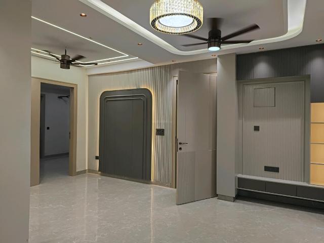 4 BHK Independent Builder Floor in Vaishali for resale Ghaziabad. The reference number is 20755135