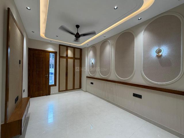 4 BHK Independent Builder Floor in Vaishali for resale Ghaziabad. The reference number is 21185312