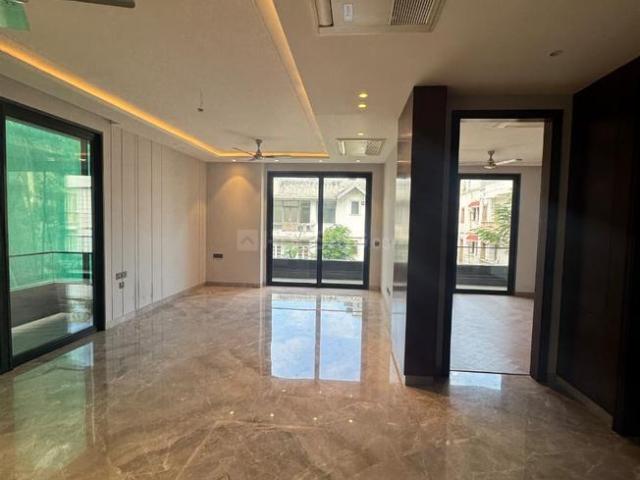 4 BHK Independent Builder Floor in Vasant Vihar for resale New Delhi. The reference number is 20456593