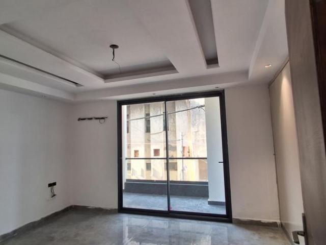 4 BHK Independent Builder Floor in Vasant Kunj for resale New Delhi. The reference number is 20039448
