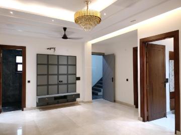 4 BHK Independent Builder Floor in Vasundhara for resale Ghaziabad. The reference number is 14151280