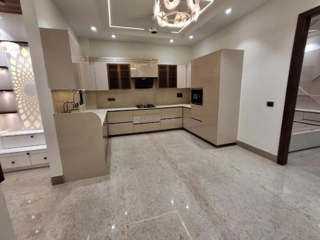 4 BHK Independent Builder Floor in Vikaspuri for resale New Delhi. The reference number is 21178019