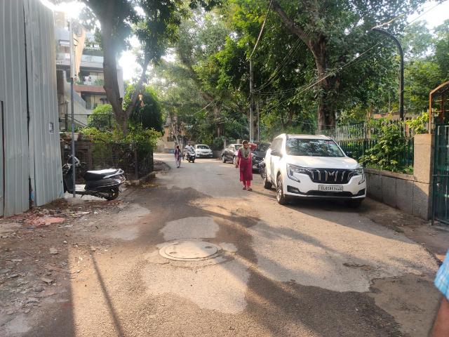 4 BHK Independent Builder Floor in Vivek Vihar for resale New Delhi. The reference number is 21303629