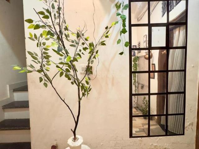4 BHK Independent House in Tajpur Pahari Village for resale New Delhi. The reference number is 20056259