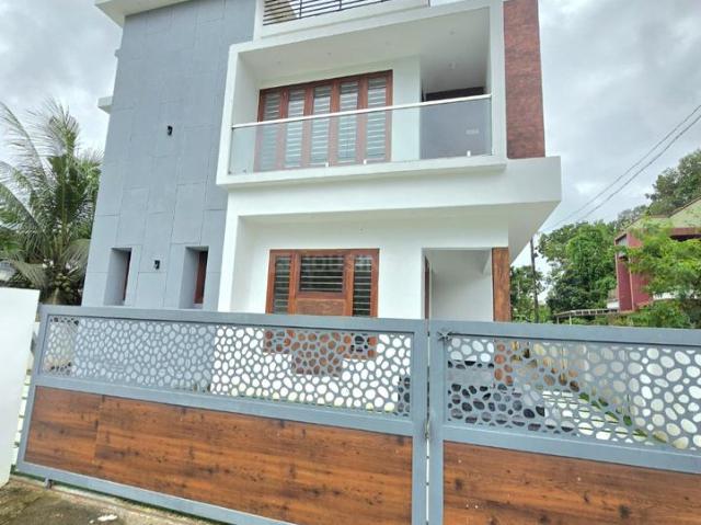4 BHK Independent House in Thattampady for resale Kochi. The reference number is 21052957