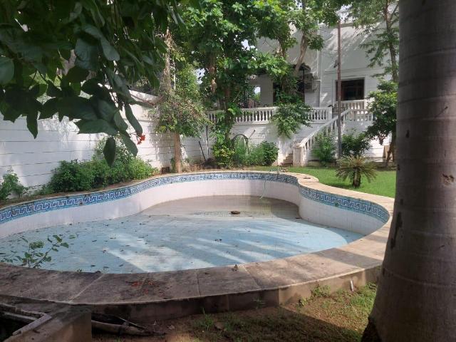 4 BHK Independent House in Thaltej for resale Ahmedabad. The reference number is 20570886