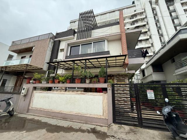 4 BHK Independent House in Thaltej for resale Ahmedabad. The reference number is 21226273