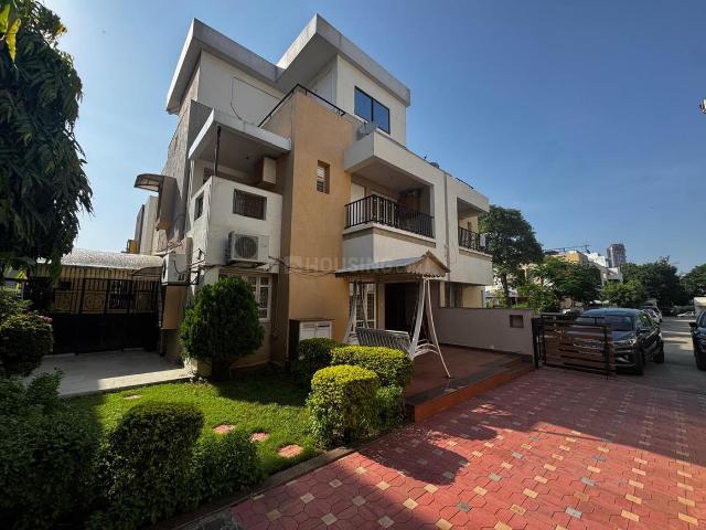 4 BHK Independent House in Thaltej for resale Ahmedabad. The reference number is 21239596