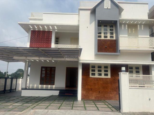 4 BHK Independent House in Thevakkal for resale Kochi. The reference number is 20266581