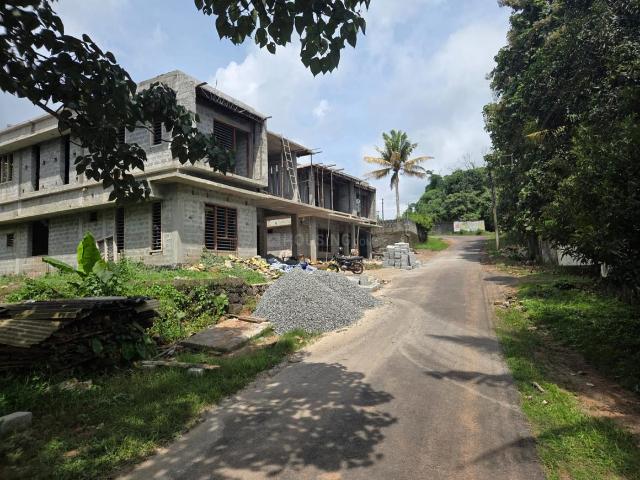 4 BHK Independent House in Thevakkal for resale Kochi. The reference number is 21068383