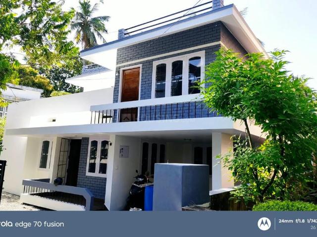4 BHK Independent House in Thrippunithura for rent Kochi. The reference number is 21392158