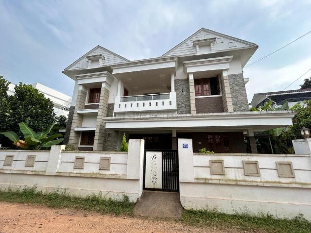 4 BHK Independent House in Thrippunithura for resale Kochi. The reference number is 20403380