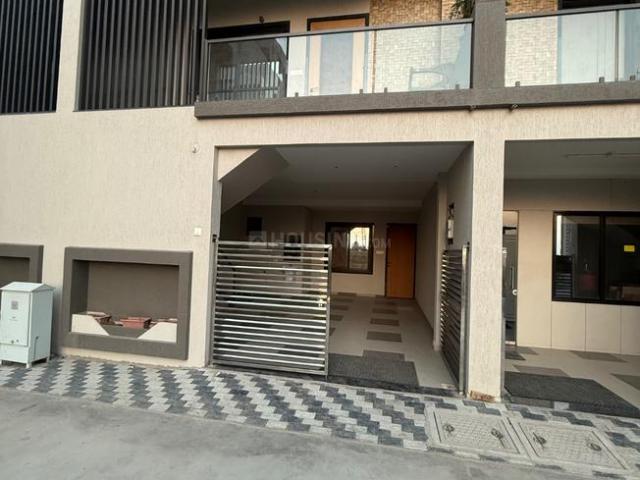 4 BHK Independent House in Vanakala for resale Surat. The reference number is 19772440