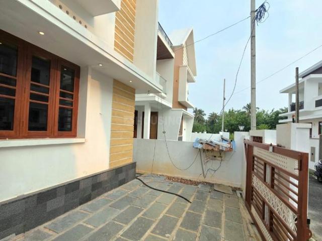 4 BHK Independent House in Varapuzha for resale Kochi. The reference number is 21352888