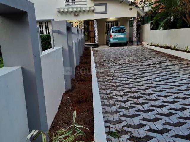 4 BHK Independent House in Vennala for rent Kochi. The reference number is 20195829