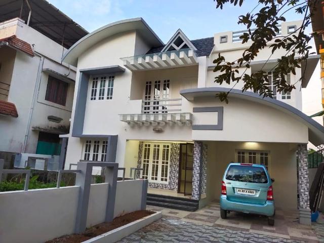 4 BHK Independent House in Vennala for resale Kochi. The reference number is 20985668