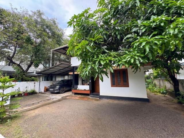 4 BHK Independent House in Vennala for resale Kochi. The reference number is 21329631