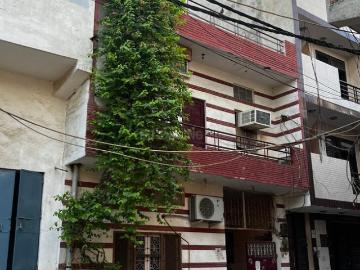 4 BHK Independent House in Vishnu Garden for resale New Delhi. The reference number is 20471189