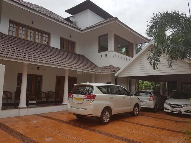4 BHK Independent House in Vyttila for resale Kochi. The reference number is 20500387