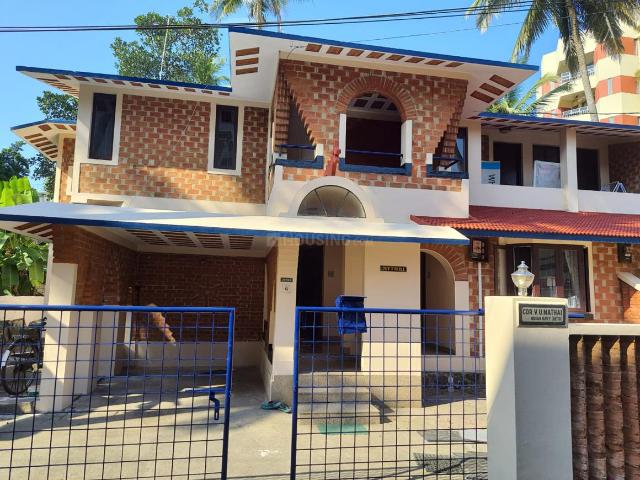 4 BHK Independent House in Vyttila for resale Kochi. The reference number is 20548075