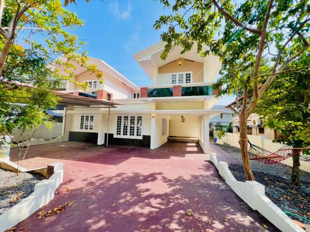 4 BHK Independent House in Aluva for resale Kochi. The reference number is 20501283
