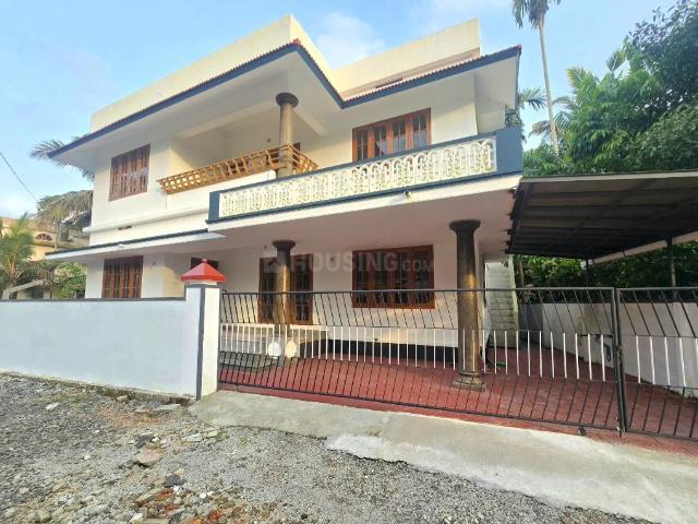 4 BHK Independent House in Aluva for resale Kochi. The reference number is 20839408