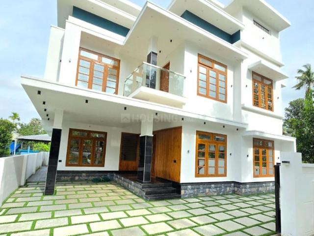 4 BHK Independent House in Aluva for resale Kochi. The reference number is 21259108