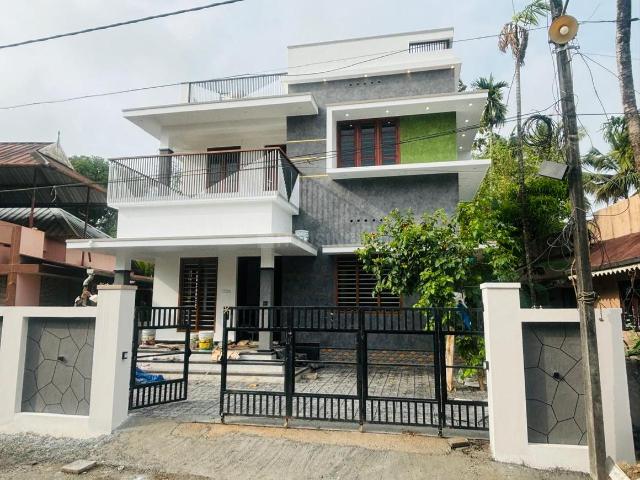4 BHK Independent House in Aluva for resale Kochi. The reference number is 21337588