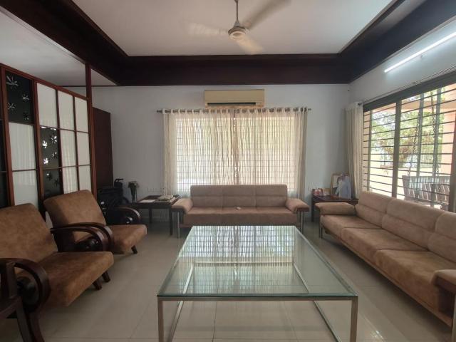 4 BHK Independent House in Ambawadi for resale Ahmedabad. The reference number is 20456749