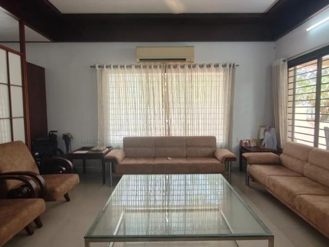 4 BHK Independent House in Ambawadi for resale Ahmedabad. The reference number is 21079412