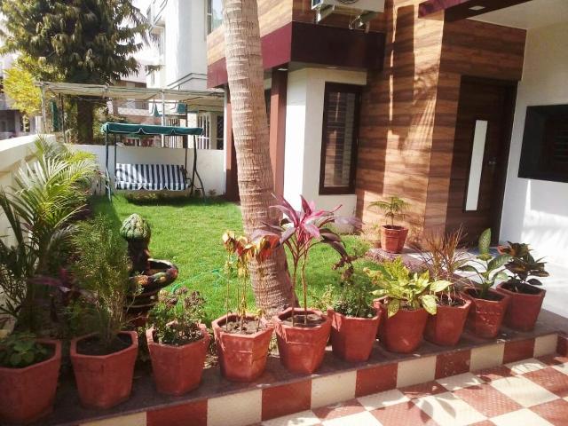 4 BHK Independent House in Ambawadi for resale Ahmedabad. The reference number is 21145107