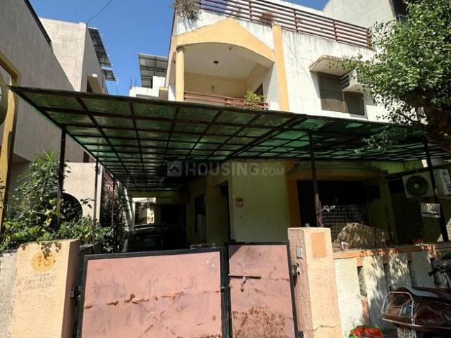 4 BHK Independent House in Ambawadi for resale Ahmedabad. The reference number is 21297403
