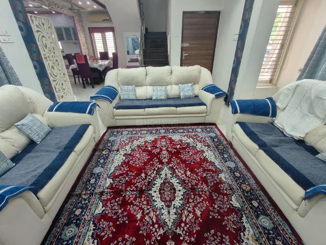 4 BHK Independent House in Ambawadi for resale Ahmedabad. The reference number is 21228331