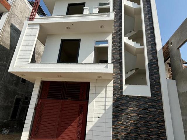 4 BHK Independent House in Awaleshpur for resale Varanasi. The reference number is 19541341