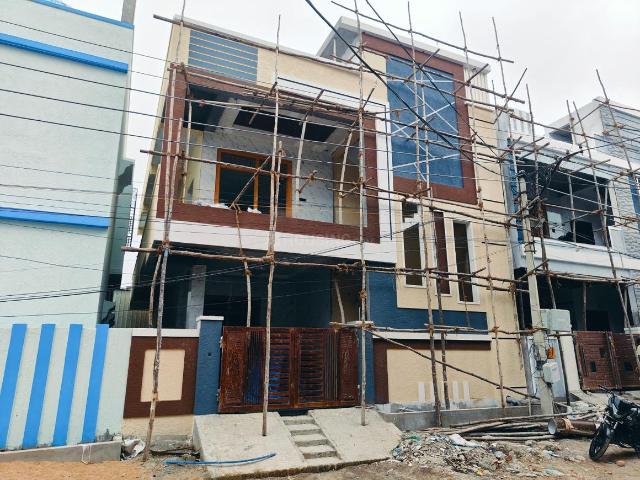 4 BHK Independent House in Beeramguda for resale Sangareddy. The reference number is 18294943