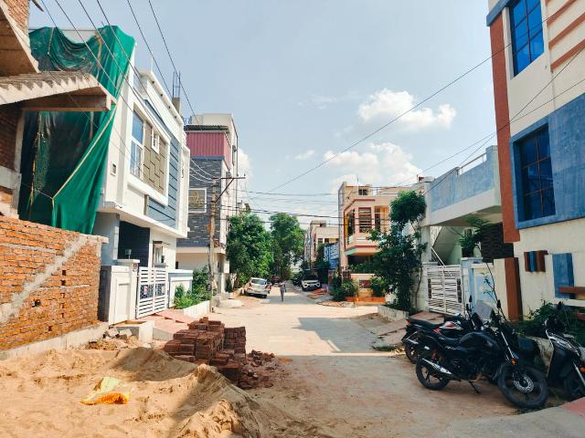 4 BHK Independent House in Beeramguda for resale Sangareddy. The reference number is 20186062