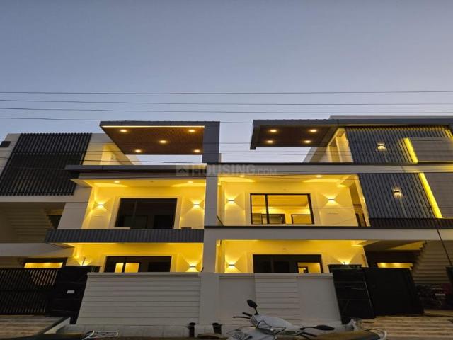 4 BHK Independent House in Beta II for resale Greater Noida. The reference number is 21063383