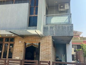 4 BHK Independent House in Bodakdev for resale Ahmedabad. The reference number is 19557954